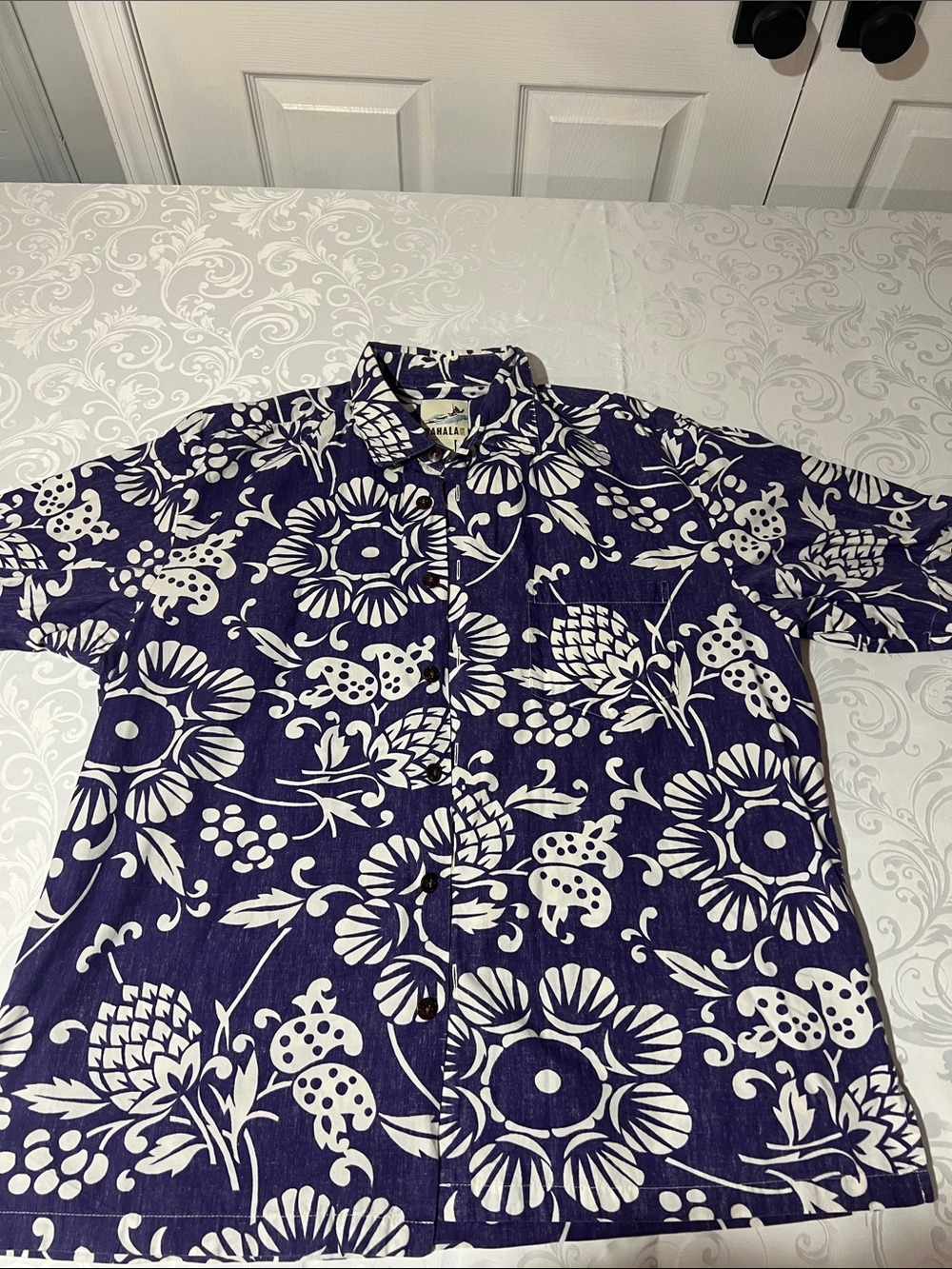 Kahala purple& White Floral Short-Sleeve Hawaiian shirt.